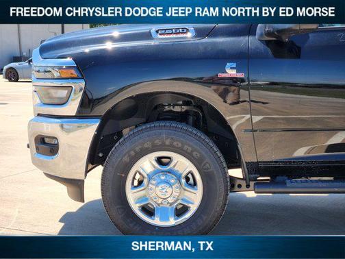 Diamond Black Crystal Pearlcoat 2025 RAM 2500 Tradesman