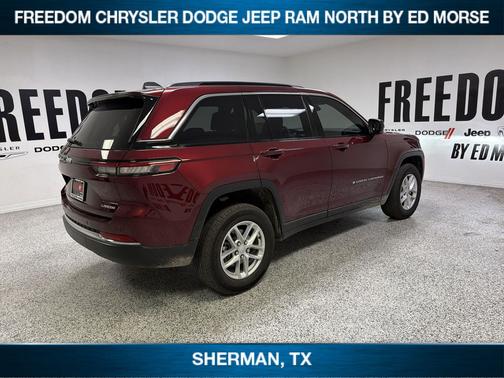 Velvet Red Pearlcoat 2025 Jeep Grand Cherokee Laredo