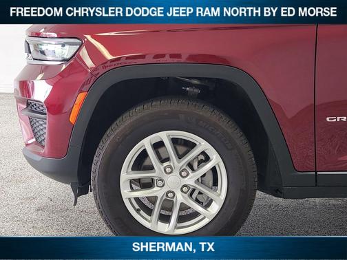 Velvet Red Pearlcoat 2025 Jeep Grand Cherokee Laredo