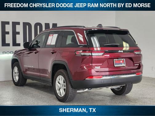Velvet Red Pearlcoat 2025 Jeep Grand Cherokee Laredo
