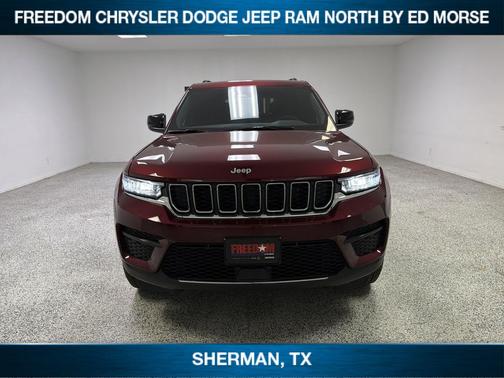 Velvet Red Pearlcoat 2025 Jeep Grand Cherokee Laredo