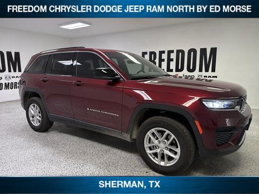 Velvet Red Pearlcoat 2025 Jeep Grand Cherokee Laredo