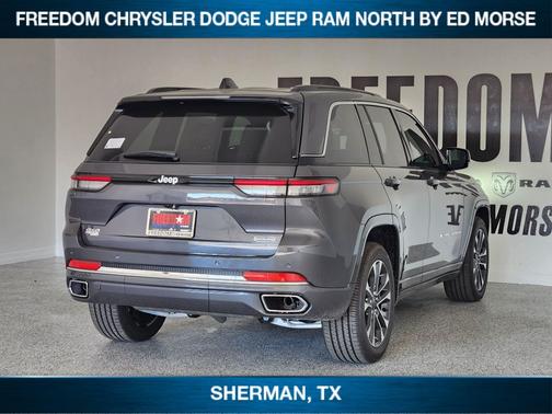Baltic Gray Metallic Clearcoat 2025 Jeep Grand Cherokee Overland