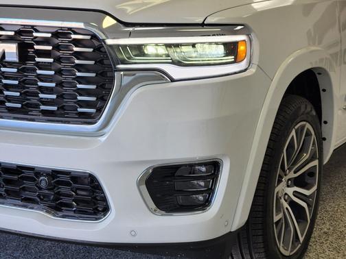 Bright White Clearcoat 2026 RAM 1500 ST