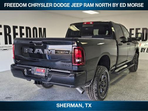 Diamond Black Crystal Pearlcoat 2026 RAM 2500 Black Express