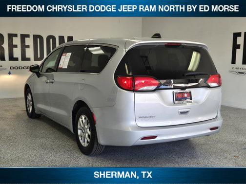 2023 Chrysler Voyager LX