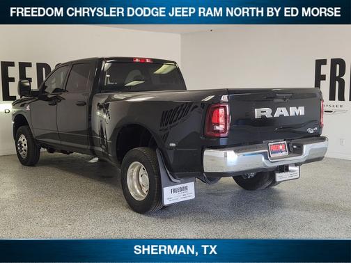 Diamond Black Crystal Pearlcoat 2026 RAM 3500 Tradesman