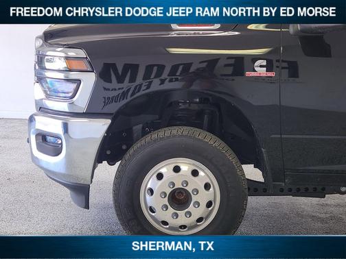 Diamond Black Crystal Pearlcoat 2026 RAM 3500 Tradesman
