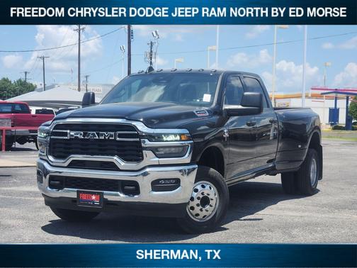 Diamond Black Crystal Pearlcoat 2026 RAM 3500 Tradesman