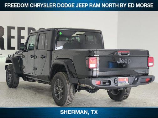 Black Clearcoat 2026 Jeep Gladiator Sport S