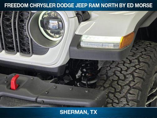 Bright White Clearcoat 2026 Jeep Wrangler Rubicon