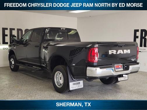 Diamond Black Crystal Pearlcoat 2026 RAM 3500 Tradesman
