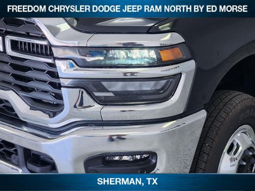 Diamond Black Crystal Pearlcoat 2026 RAM 3500 Tradesman