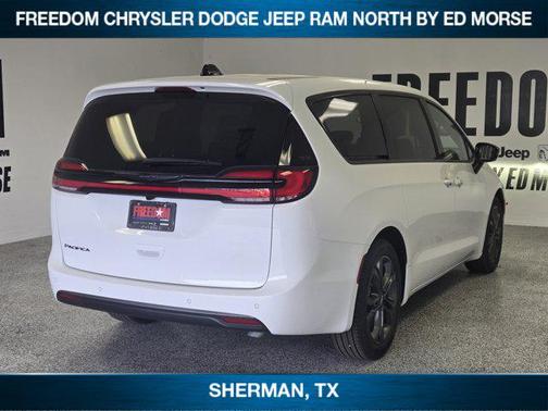 2026 Chrysler Pacifica L