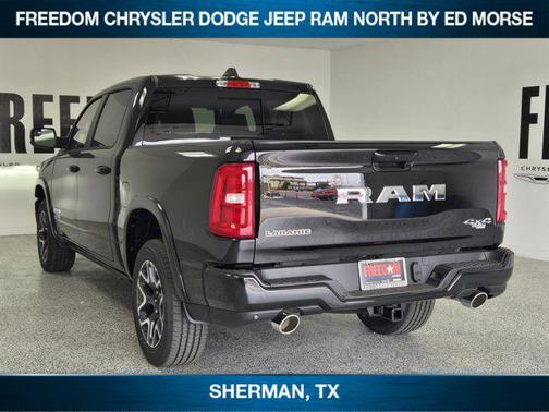 Diamond Black Crystal Pearlcoat 2026 RAM 1500 Laramie