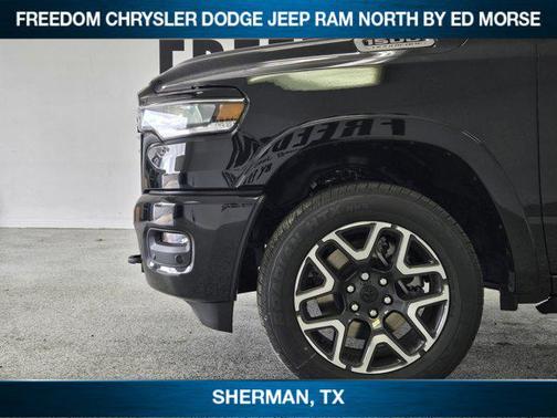 Diamond Black Crystal Pearlcoat 2026 RAM 1500 Laramie