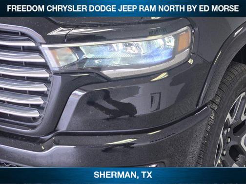 Diamond Black Crystal Pearlcoat 2026 RAM 1500 Laramie