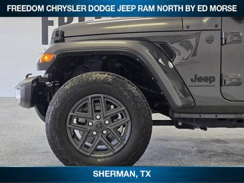 Granite Crystal Metallic Clearcoat 2024 Jeep Gladiator Sport S