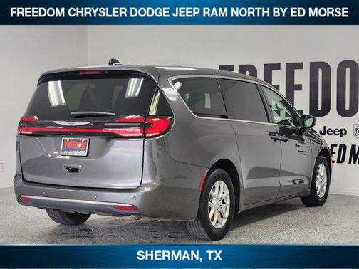 Granite Crystal Metallic Clearcoat 2023 Chrysler Pacifica Touring L