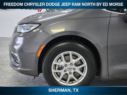 Granite Crystal Metallic Clearcoat 2023 Chrysler Pacifica Touring L