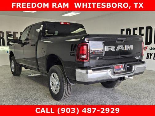 Diamond Black Crystal Pearlcoat 2026 RAM 2500 Tradesman