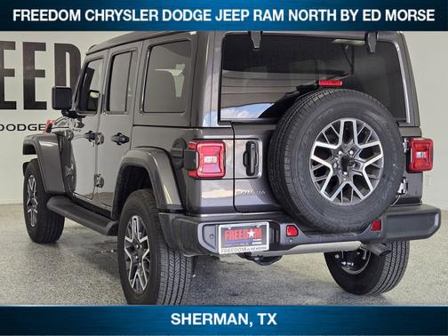 Granite Crystal Metallic Clearcoat 2026 Jeep Wrangler Sahara