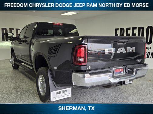 Diamond Black Crystal Pearlcoat 2026 RAM 3500 Tradesman