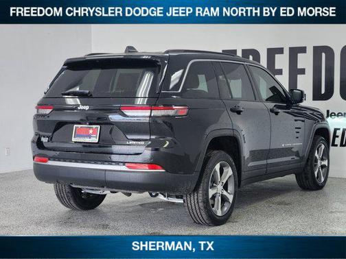 Diamond Black Crystal Pearlcoat 2026 Jeep Grand Cherokee Limited