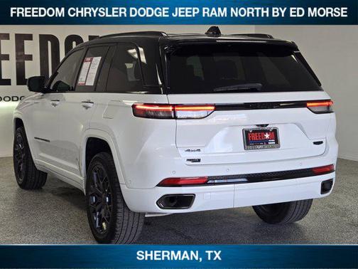 Bright White Clearcoat 2024 Jeep Grand Cherokee Summit