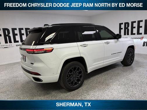 Bright White Clearcoat 2024 Jeep Grand Cherokee Summit