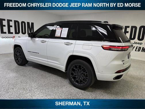 Bright White Clearcoat 2024 Jeep Grand Cherokee Summit