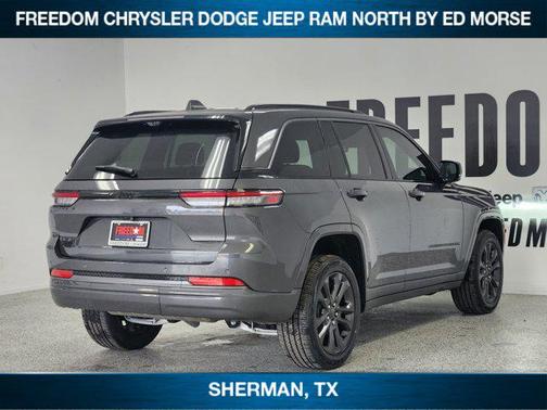 Baltic Gray Metallic Clearcoat 2026 Jeep Grand Cherokee Limited
