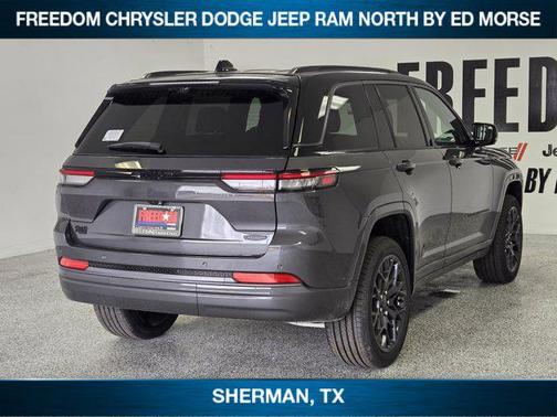 Baltic Gray Metallic Clearcoat 2026 Jeep Grand Cherokee Summit