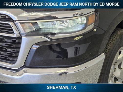 Diamond Black Crystal Pearlcoat 2026 RAM 1500 Lone Star