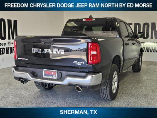 Diamond Black Crystal Pearlcoat 2026 RAM 1500 Lone Star