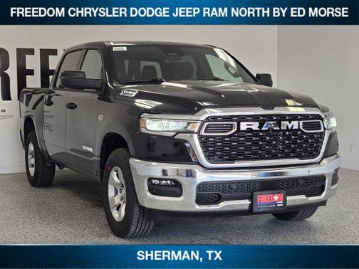 Diamond Black Crystal Pearlcoat 2026 RAM 1500 Lone Star