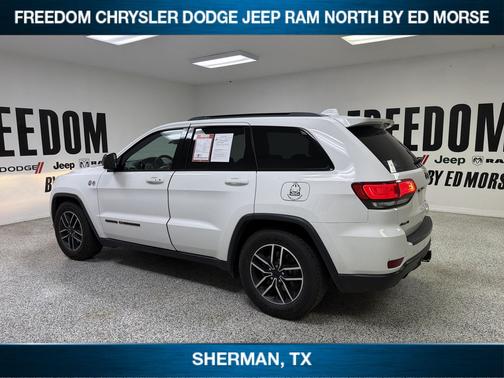 Bright White Clearcoat 2021 Jeep Grand Cherokee Trailhawk