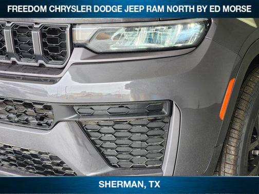 Baltic Gray Metallic Clearcoat 2026 Jeep Grand Cherokee Altitude