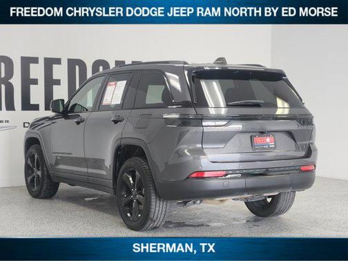 Baltic Gray Metallic Clearcoat 2023 Jeep Grand Cherokee Altitude