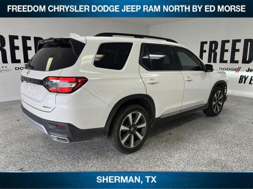 2023 Honda Pilot Touring 8-Passenger