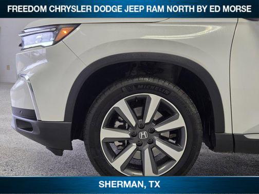 2023 Honda Pilot Touring 8-Passenger