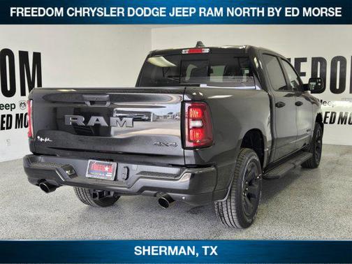 Diamond Black Crystal Pearlcoat 2026 RAM 1500 Express