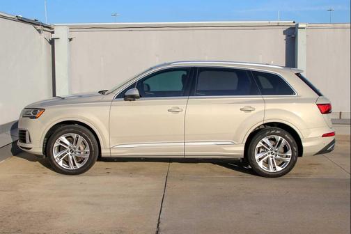 2022 Audi Q7 55 Premium Plus