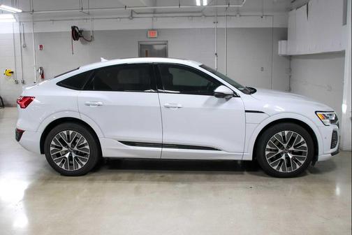 2024 Audi Q8 e-tron Prestige