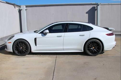 2018 Porsche Panamera 4