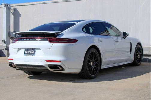 2018 Porsche Panamera 4