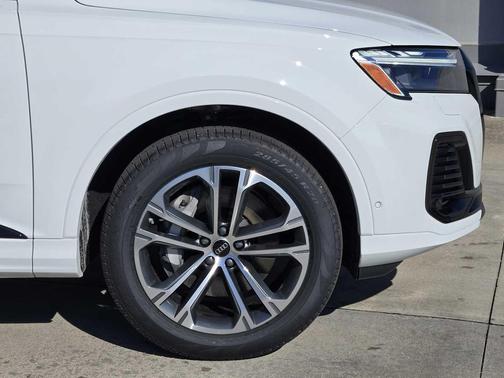 2026 Audi Q7 45 Premium Plus