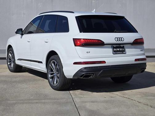 2026 Audi Q7 45 Premium Plus