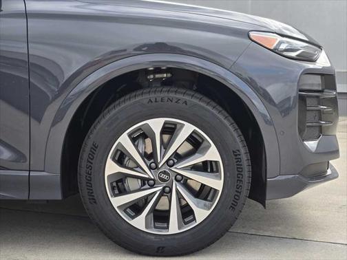 2025 Audi Q6 e-tron Premium quattro