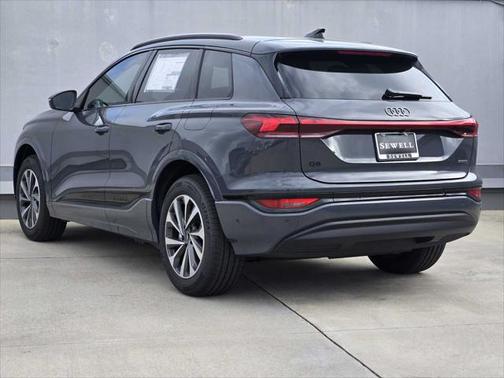 2025 Audi Q6 e-tron Premium quattro